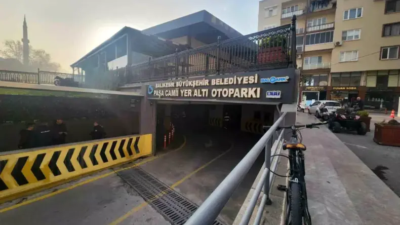 Balıkesir’de Otoparkta Trafo Patladı