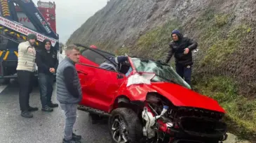 Balıkesir’de Otoyolda Kaza: İki Yaralı