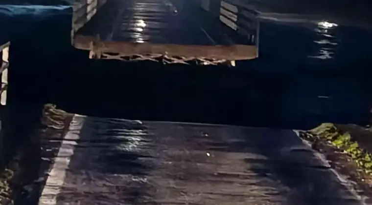 Susurluk’ta selde köprü ortadan ikiye ayrıldı