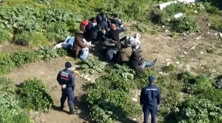 Ayvalık’ta 25 Göçmen Yakalandı
