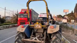 Gömeç’te Kamyon-Traktör Çarpışması: 2 Yaralı