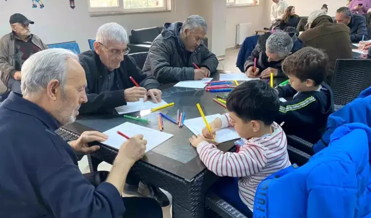 Çocuklardan büyüklerine huzurevinde ziyaret