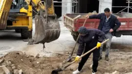 Edremit Belediyesi Altınkum’da ve Kadıköy’de yolları yeniliyor