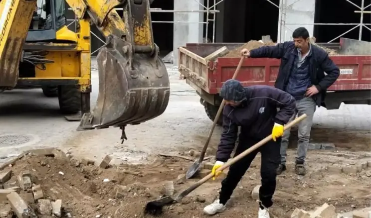 Edremit Belediyesi Altınkum’da ve Kadıköy’de yolları yeniliyor