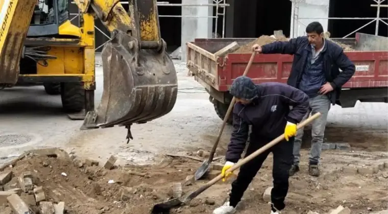 Edremit Belediyesi Altınkum’da ve Kadıköy’de yolları yeniliyor