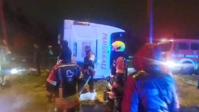 Balıkesir’de yolcu otobüsü devrildi; çok sayıda yaralı var