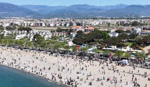 Edremit Belediyesi Geleneksel Uçurtma Şenliği yapıldı